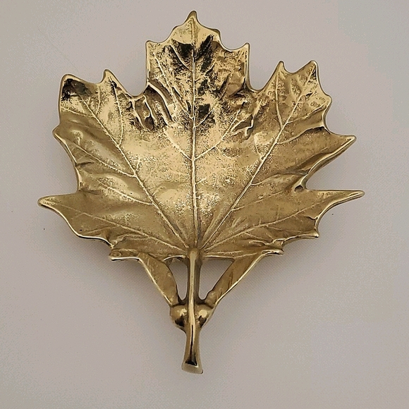Vintage Soild Brass Sugar Maple Leaf Ashtray - Picture 2 of 16